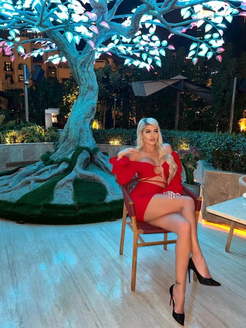 Лаура escort in Krasnodar